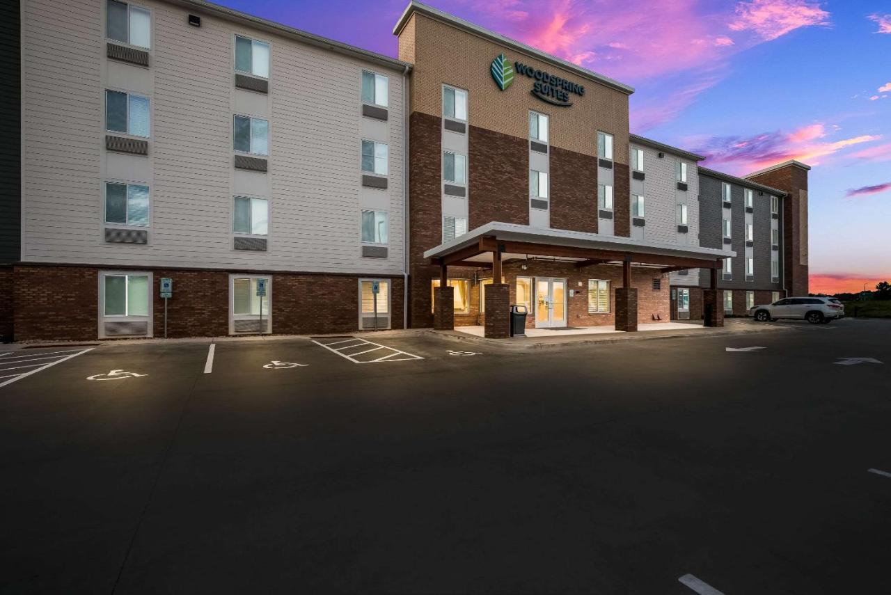 Woodspring Suites Milwaukee - Menomonee Falls Екстер'єр фото